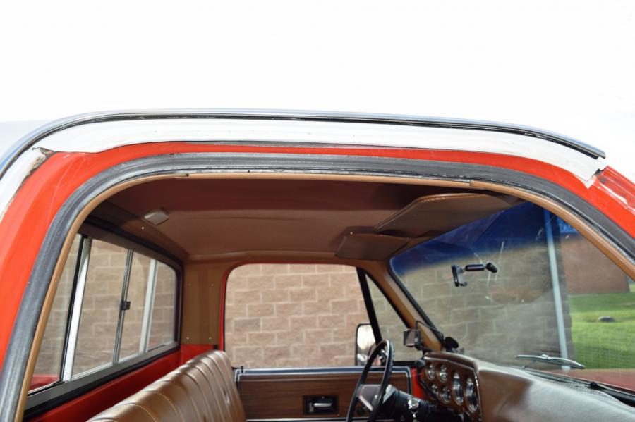Детали интерьера Chevrolet C10 Cheyenne Super 1974 года  (фото 218 из 365)